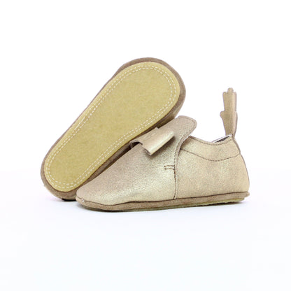 Chausson en cuir enfant nœud papillon doré