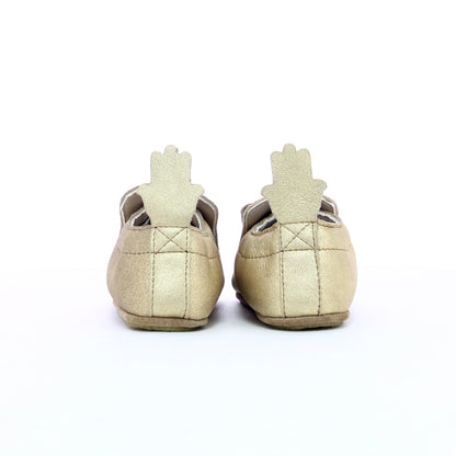 Chausson en cuir enfant nœud papillon doré