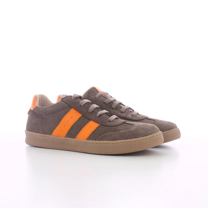 BASKET CUIR ET DAIM TAUPE ET ORANGE A LACETS  FEMME